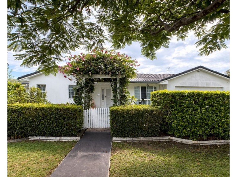 35 Port Jackson Boulevard, Clear Island Waters QLD 4226