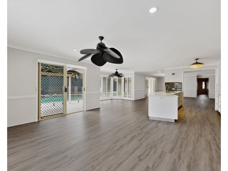 16 Hamersley Pl, Parkinson QLD 4115