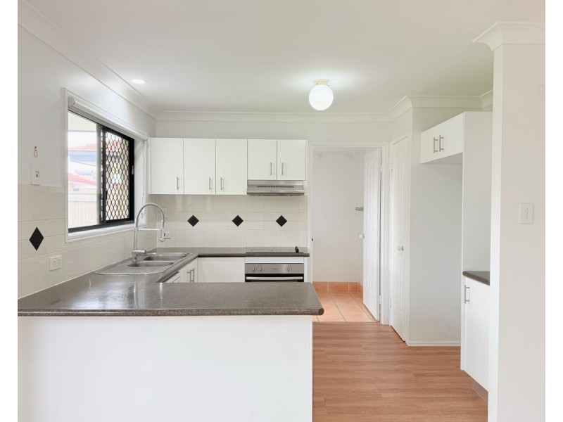 2/7 Nev Close, Wishart QLD 4122