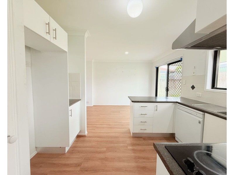 2/7 Nev Close, Wishart QLD 4122