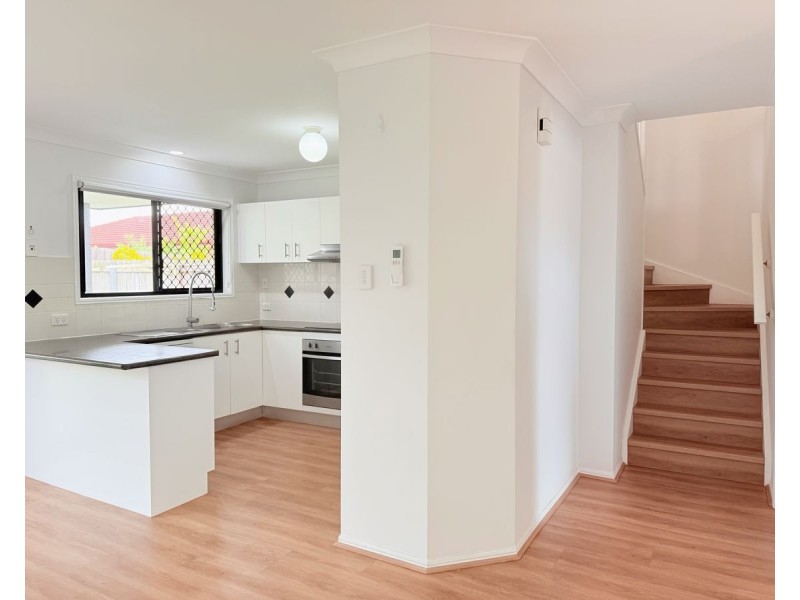 2/7 Nev Close, Wishart QLD 4122