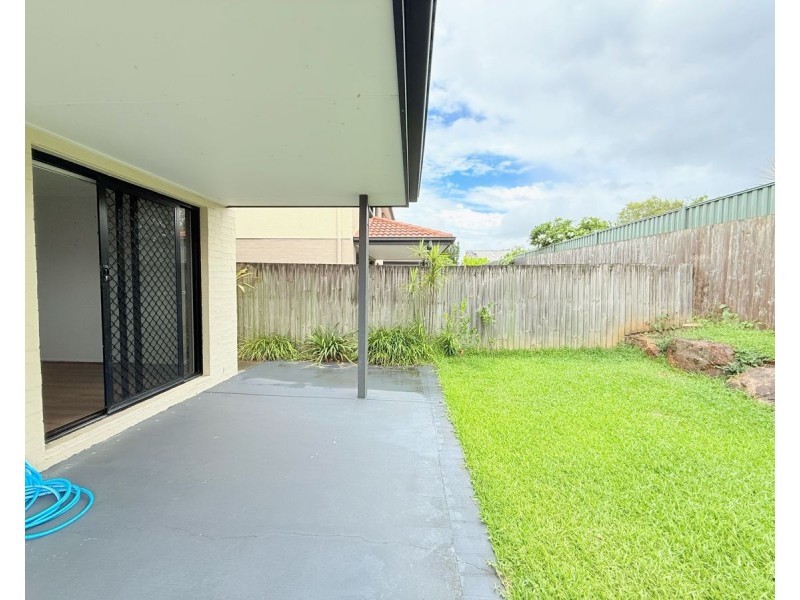 2/7 Nev Close, Wishart QLD 4122