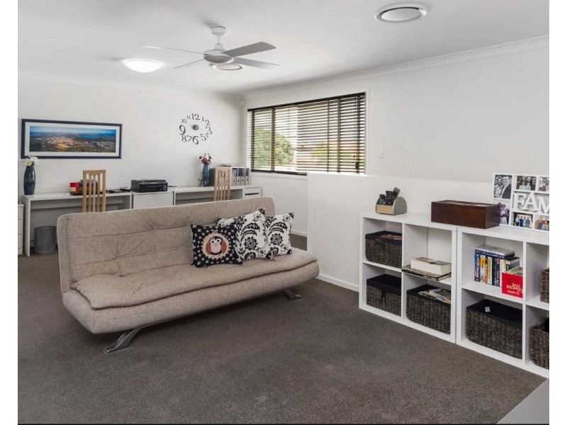 13 The Peninsula, Helensvale QLD 4212