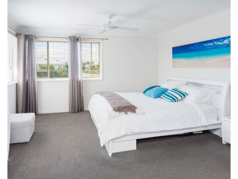 13 The Peninsula, Helensvale QLD 4212