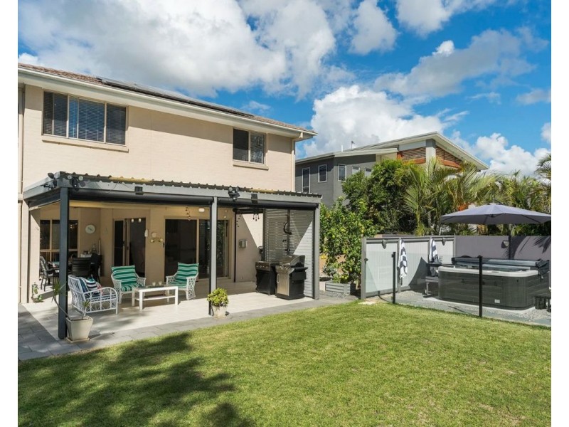 13 The Peninsula, Helensvale QLD 4212