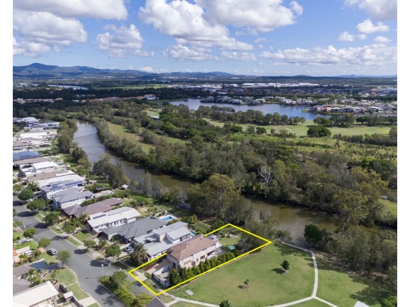 13 The Peninsula, Helensvale QLD 4212