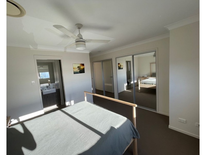 25 20 Kianawah Road South, Manly West QLD 4179