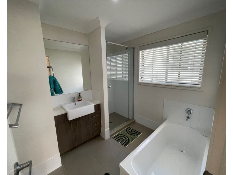 25 20 Kianawah Road South, Manly West QLD 4179