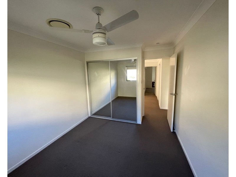 25 20 Kianawah Road South, Manly West QLD 4179