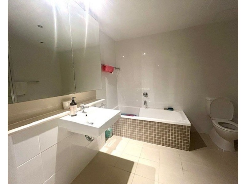 716 3 Como Cr, Southport QLD 4215