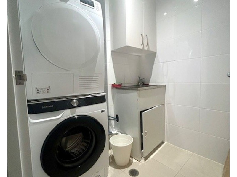 716 3 Como Cr, Southport QLD 4215