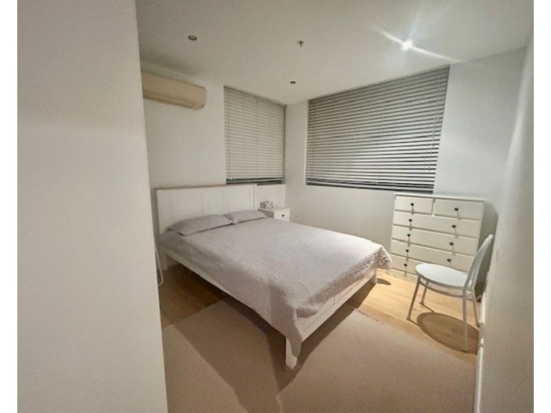 716 3 Como Cr, Southport QLD 4215