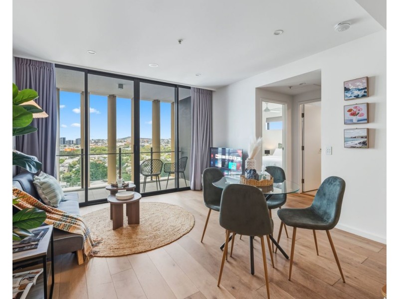 1208/17 Deshon street, Woolloongabba QLD 4102