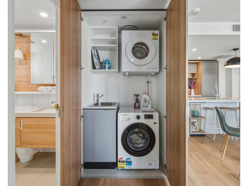 1208/17 Deshon street, Woolloongabba QLD 4102