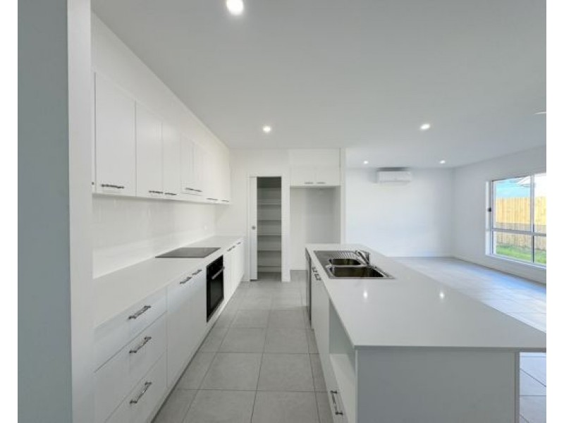 68 Juniper Dr, Greenbank QLD 4124