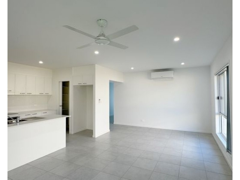 68 Juniper Dr, Greenbank QLD 4124