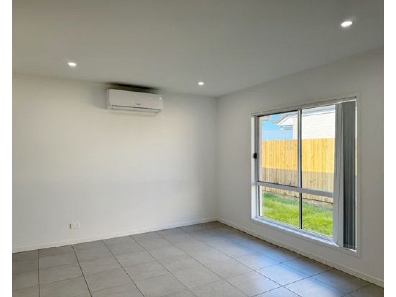 68 Juniper Dr, Greenbank QLD 4124