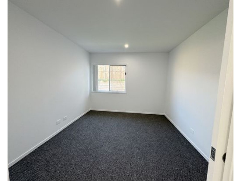 68 Juniper Dr, Greenbank QLD 4124