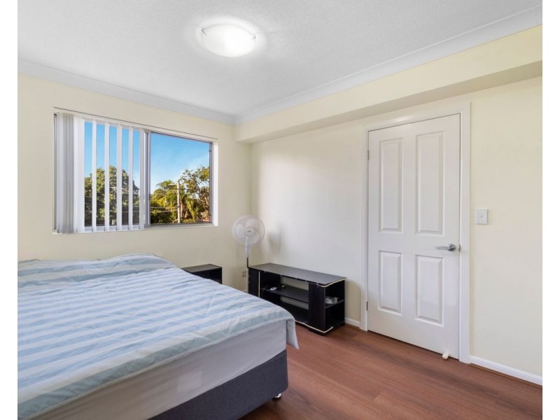 Unit 61 29-33 Juers St, Kingston QLD 4114