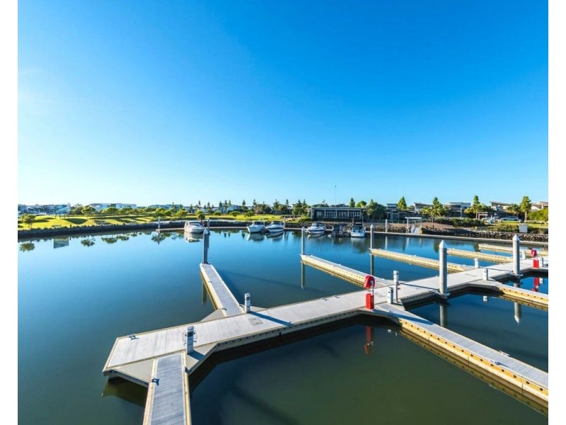 30 Mayfair Lane, Hope Island QLD 4212