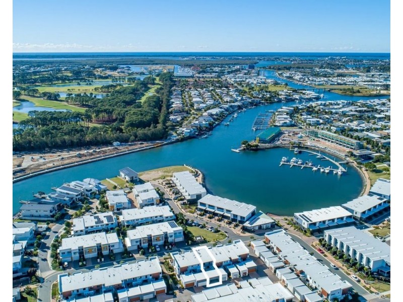 30 Mayfair Lane, Hope Island QLD 4212