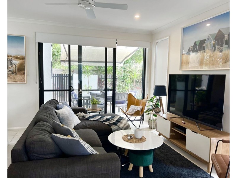 30 Mayfair Lane, Hope Island QLD 4212