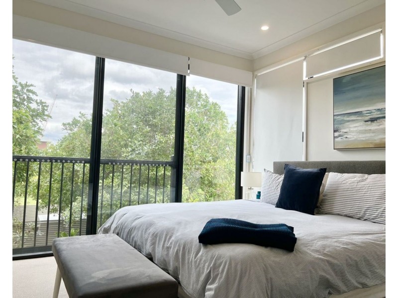 30 Mayfair Lane, Hope Island QLD 4212