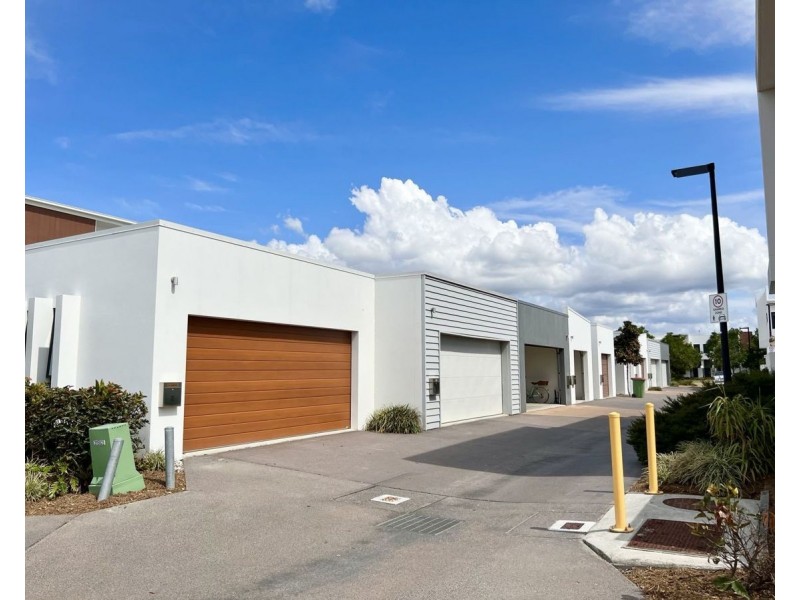 30 Mayfair Lane, Hope Island QLD 4212