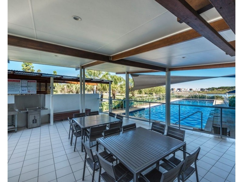 30 Mayfair Lane, Hope Island QLD 4212