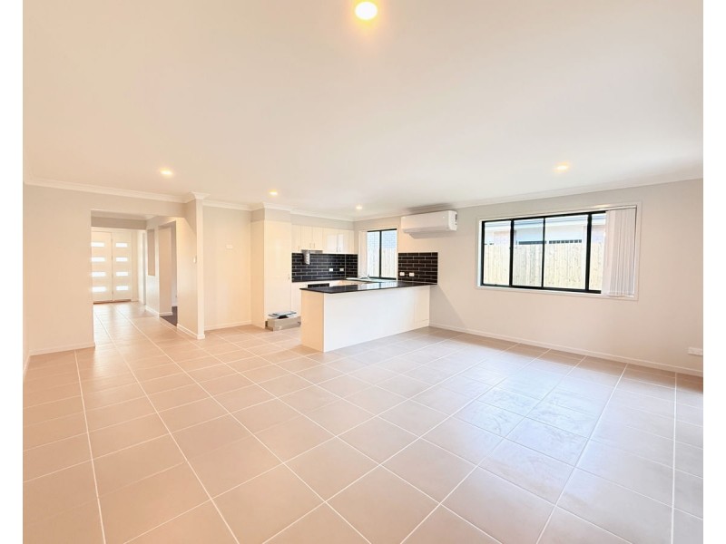 5 Roupell Street, Logan Reserve QLD 4133