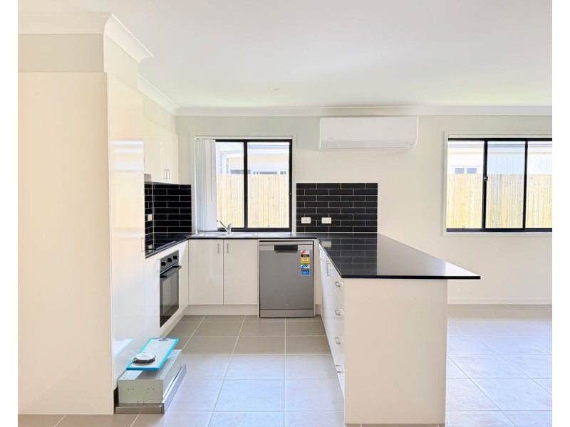 5 Roupell Street, Logan Reserve QLD 4133