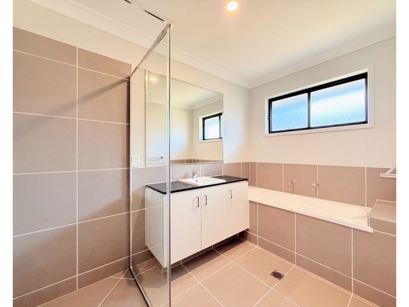 5 Roupell Street, Logan Reserve QLD 4133