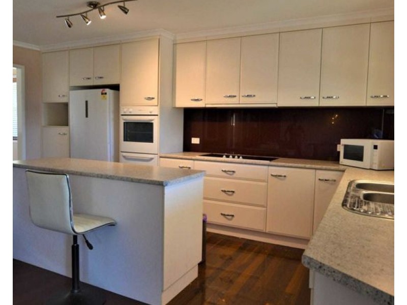 92 CONIFER STREET, Hillcrest QLD 4118