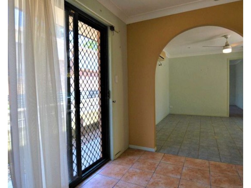 92 CONIFER STREET, Hillcrest QLD 4118