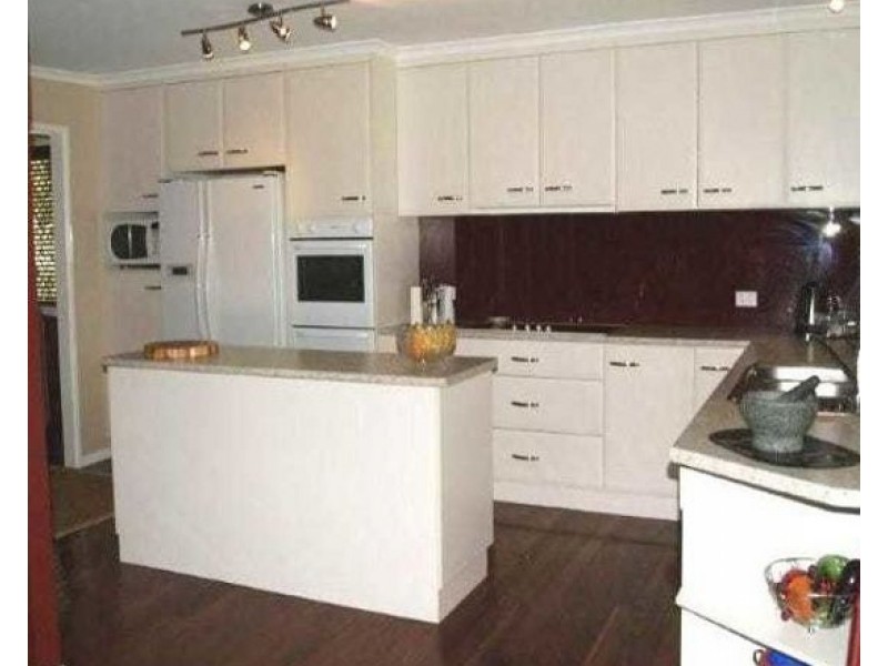 92 CONIFER STREET, Hillcrest QLD 4118