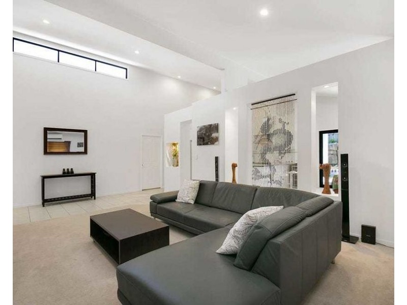 18 Lillydale Place, Calamvale QLD 4116