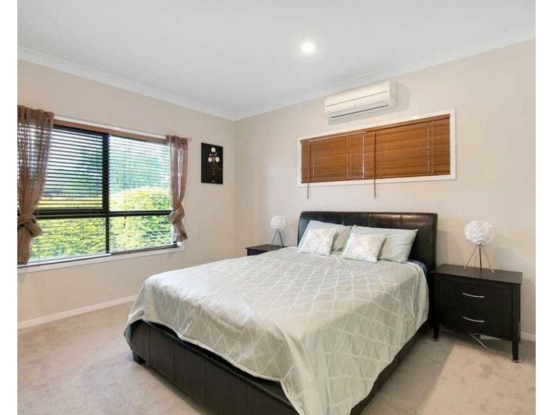 18 Lillydale Place, Calamvale QLD 4116