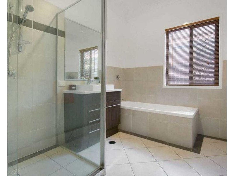 18 Lillydale Place, Calamvale QLD 4116