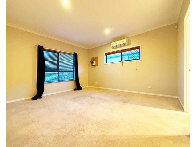 18 Lillydale Place, Calamvale QLD 4116