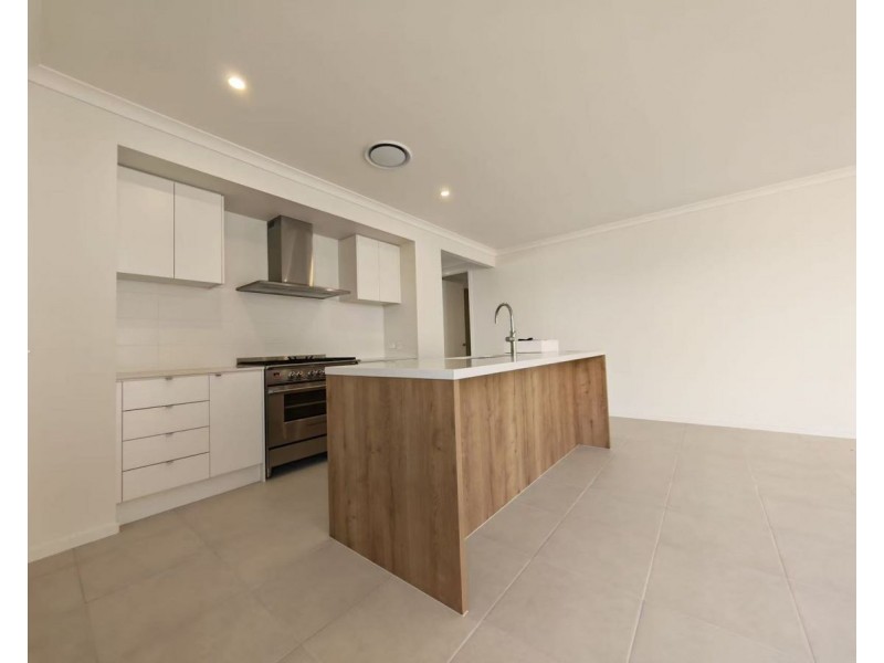 176 Guroman Drive, Greenbank QLD 4124