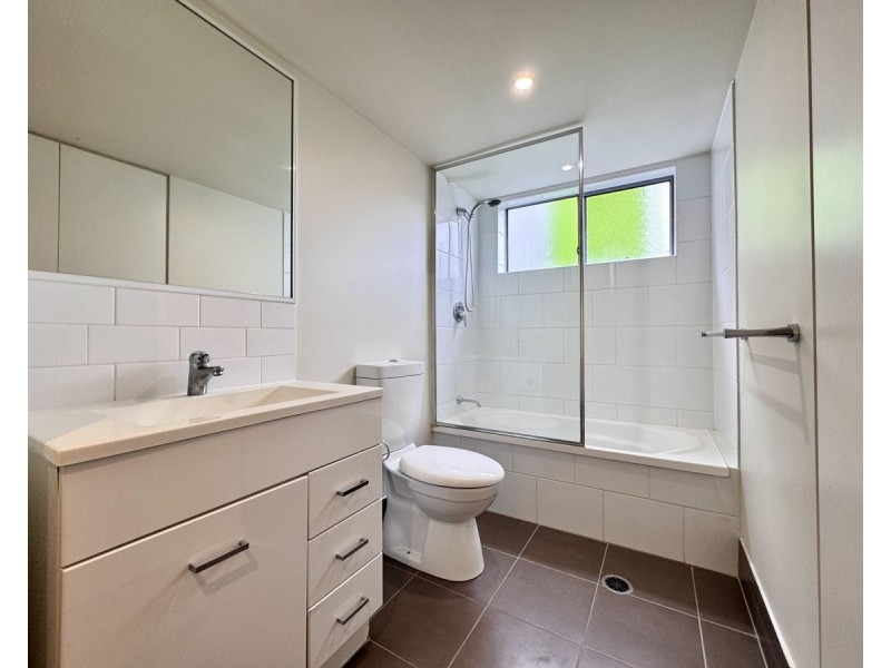 10 4-6 Lockhart Street, Woolloongabba QLD 4102