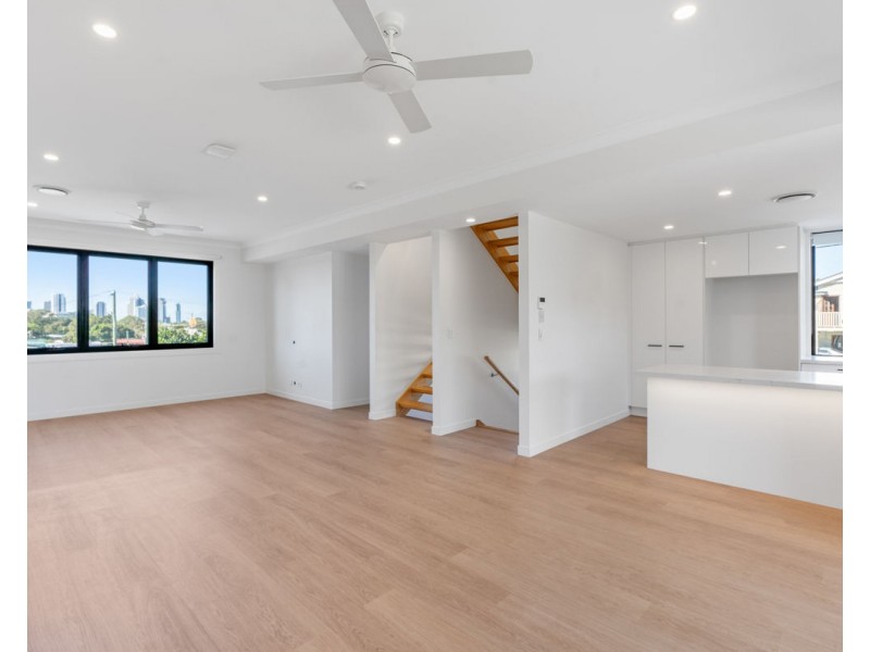 1/19 Minnie Street, Southport QLD 4215