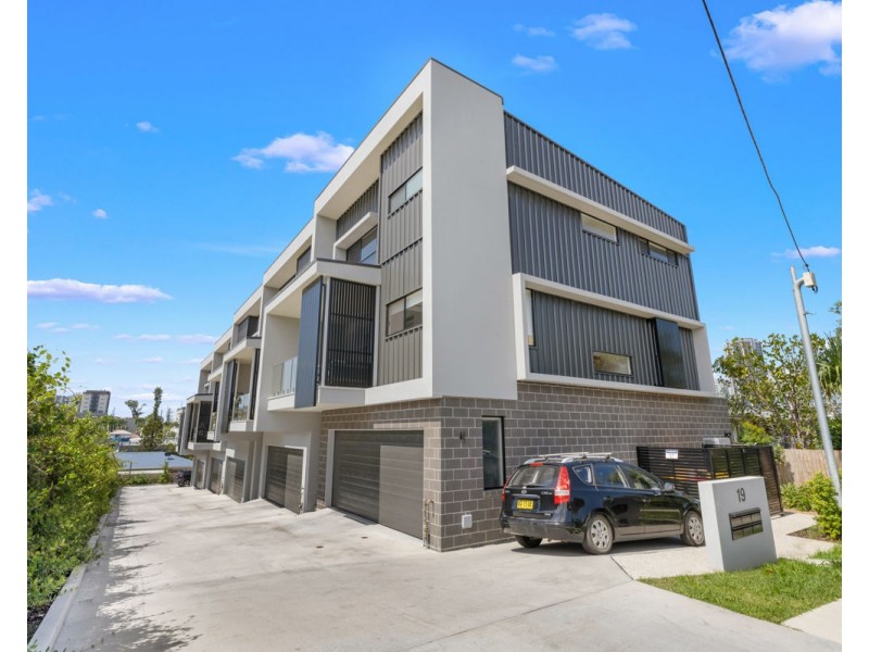 1/19 Minnie Street, Southport QLD 4215