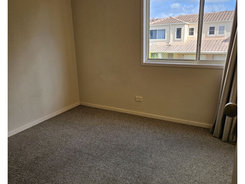 Unit 20/1 Warbler Parade, Varsity Lakes QLD 4227