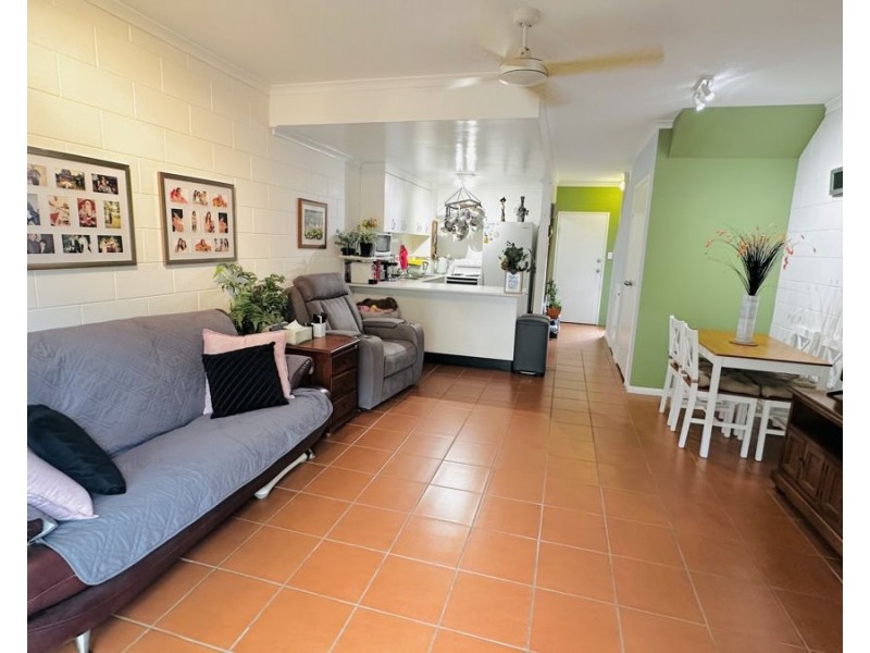 7 8 Short Street, Redlynch QLD 4870