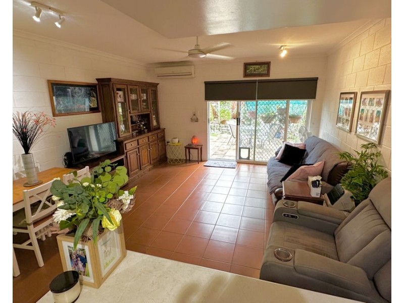 7 8 Short Street, Redlynch QLD 4870