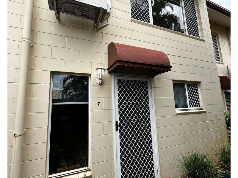 7 8 Short Street, Redlynch QLD 4870