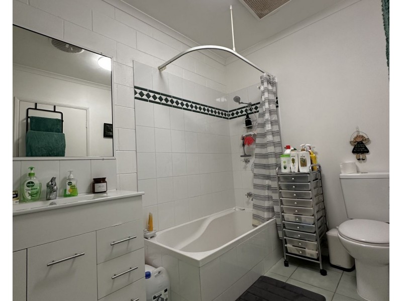 7 8 Short Street, Redlynch QLD 4870