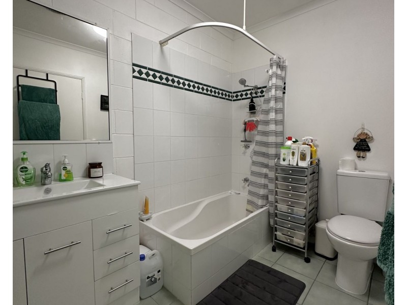 7 8 Short Street, Redlynch QLD 4870