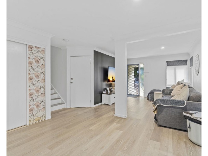 7/2 Studio Drive, Pacific Pines QLD 4211